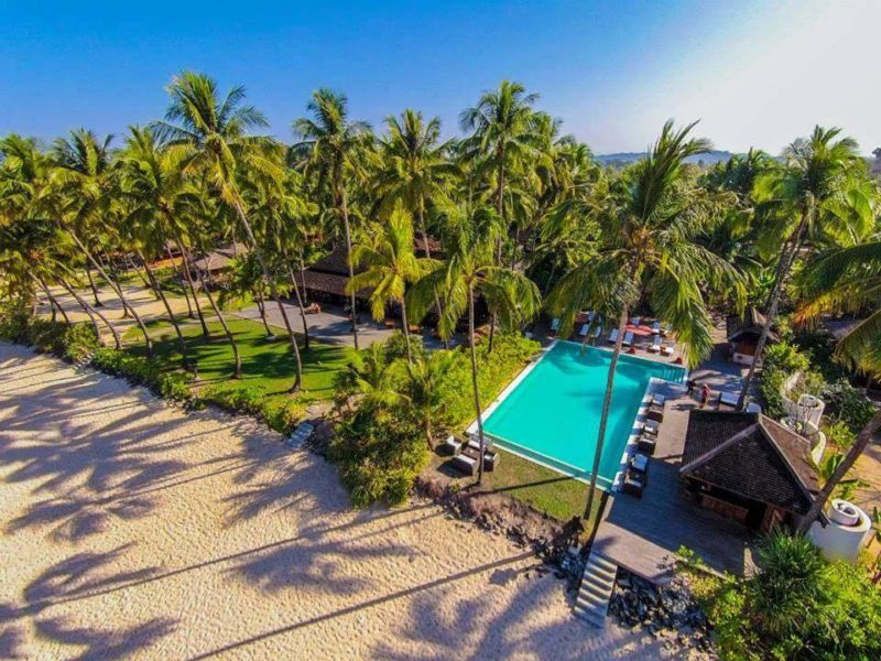 Piscine de l'Amara Resort à Ngapali - Birmanie | Au Tigre Vanillé