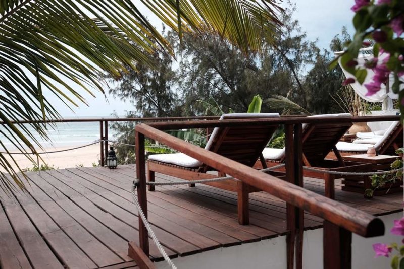 Terrasse avec vue sur l'océan Indien à l'hôtel Bahia Sonambula - Mozambique | Au Tigre Vanillé