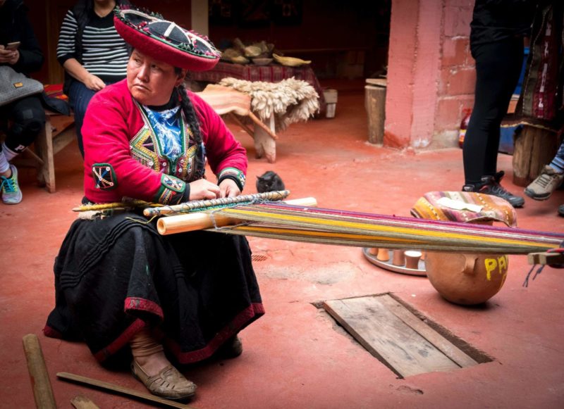 Atelier de tissus précolombiens dans le village de Chincheros - Pérou | Au Tigre Vanillé