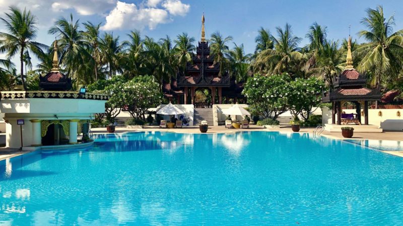 Piscine de l'hôtel Mandalay Hills - Birmanie | Au Tigre Vanillé