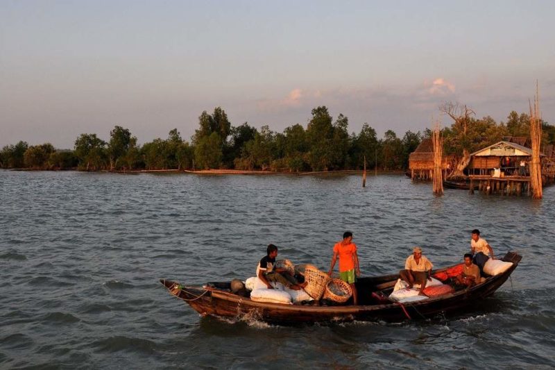 Pecheurs sur l'Irrawaddy au coucher du soleil -Birmanie | Au Tigre Vanillé