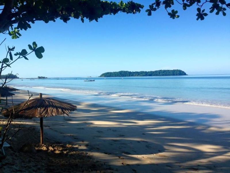 Repos sur la plage de l'hôtel Sandoway à Ngapali - Birmanie | Au Tigre Vanillé