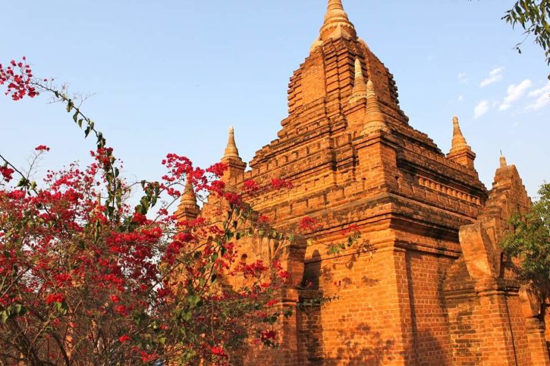 Balade entre les temples de Bagan en fin de journée - Birmanie | Au Tigre Vanillé