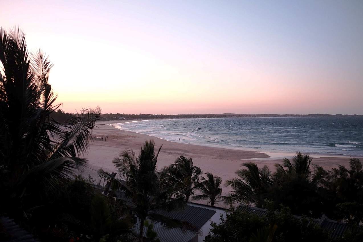 Coucher de soleil sur la plage de Tofo - Mozambique | Au Tigre Vanillé