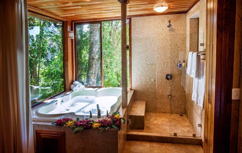 Jacuzzi privé à l'hôtel Belmar dans la réserve du Monteverde - Costa Rica | Au Tigre Vanillé