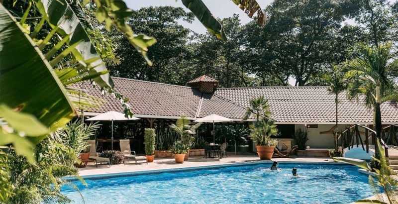 Piscine du Mawamba Lodge, parc de Tortuguero - Costa Rica | Au Tigre Vanillé