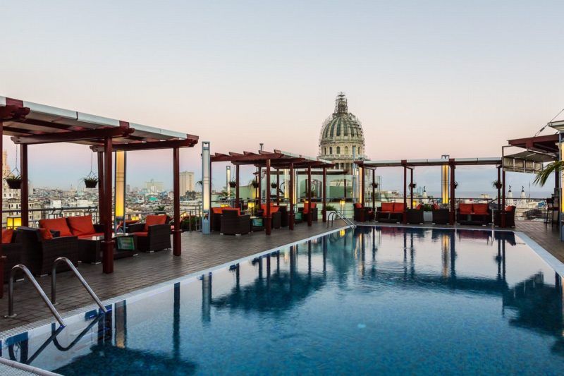 Piscine au Saratoga Hotel à La Havane - Cuba | Au Tigre Vanillé