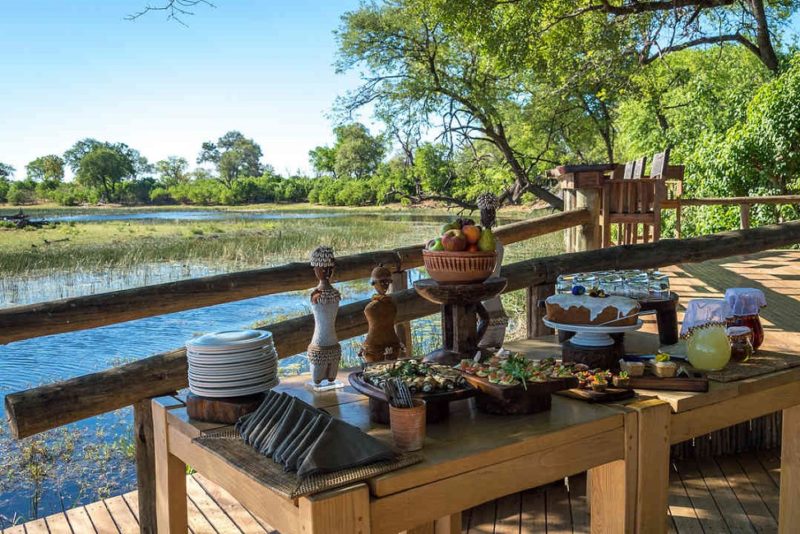 Petit-dejeuner au bord de la rivière du lodge Savuti camp - Botswana | Au Tigre Vanillé