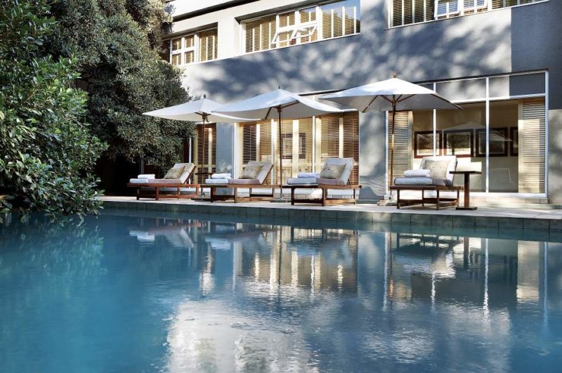 Piscine de l'hôtel Saxon à Johannesbourg - Afrique du Sud | Au Tigre Vanillé