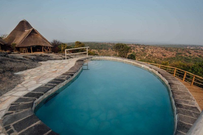 Piscine du Rwakobo Rock Lodge - Ouganda | Au Tigre Vanillé