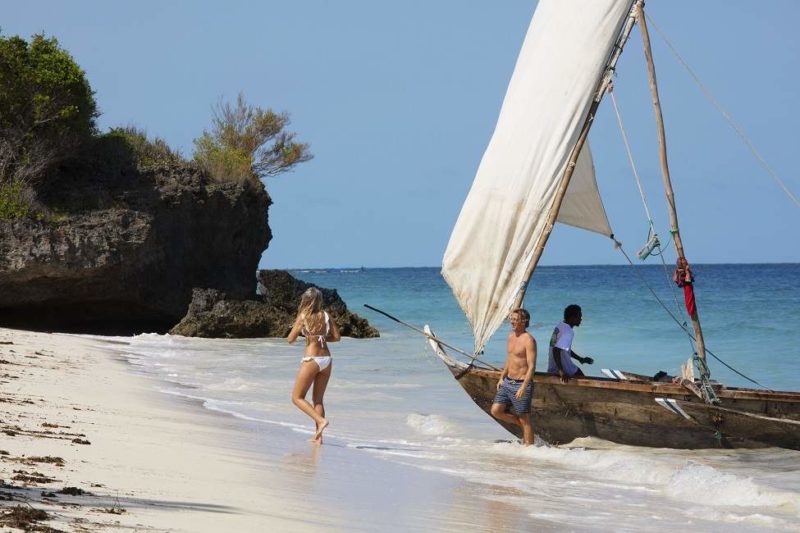 Farniente sur la plage de Diani - Kenya | Au Tigre Vanillé