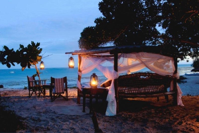 Lit sur la plage au Kinondo Kwetu - Kenya | Au Tigre Vanillé