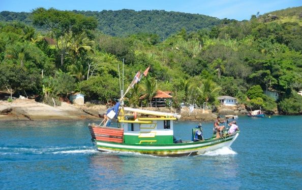 Bateau de pêche à Paraty - Brésil | Au Tigre Vanillé