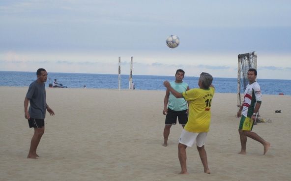Match de foot sur la plage à Rio de Janeiro - Brésil | Au Tigre Vanillé