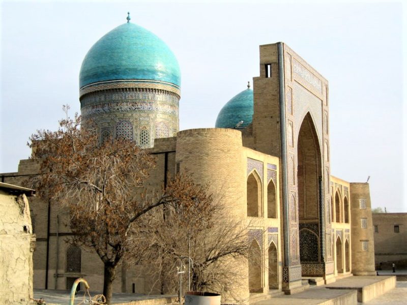 Entrée de la mosquée à la coupole bleue de Bhoukara - Ouzbékistan | Au Tigre Vanillé
