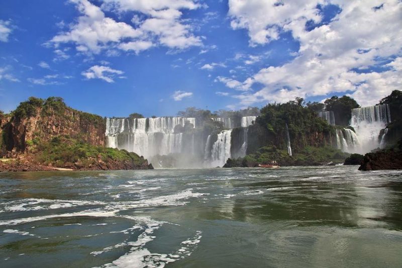 Navigation au pied des chutes d'Iguaçu - Brésil | Au Tigre Vanillé