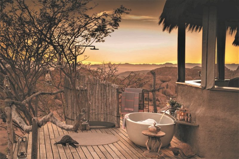 Salle de bain extérieur du Mowani Camp dans le Damaraland - Namibie | Au Tigre Vanillé