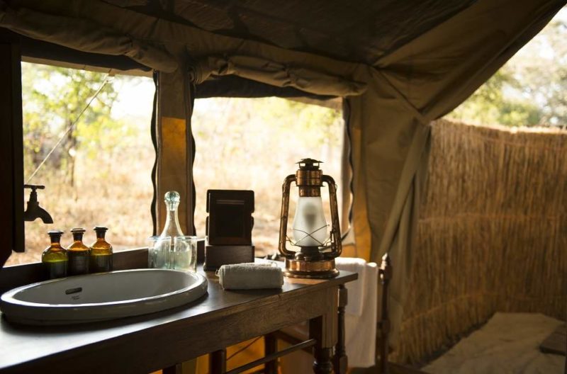 Salle de bains au Chada Katavi Camp - Tanzanie | Au Tigre Vanillé