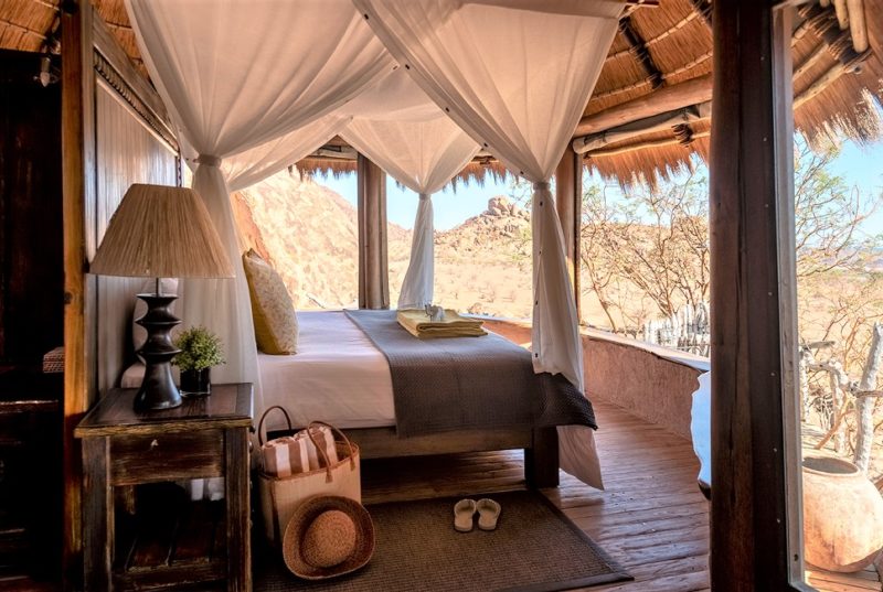 Chambre semi-ouverte du Mowani Camp dans le Damaraland - Namibie | Au Tigre Vanillé