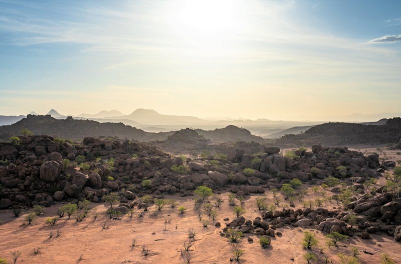 Paysage de désert rouge dans le Damaraland - Namibie | Au Tigre Vanillé