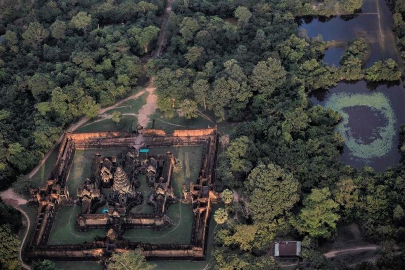Survoler les temples d'Angkor en hélicoptère - Cambodge | Au Tigre Vanillé