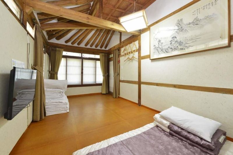 Autre vue d'une chambre de l'hotel Dasomchae Hanok à Gwangju - Corée du Sud | Au Tigre Vanillé