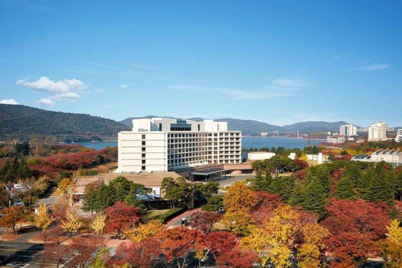 Batiment de l'hôtel Hilton à Gyeongju - Corée du Sud | Au Tigre Vanillé