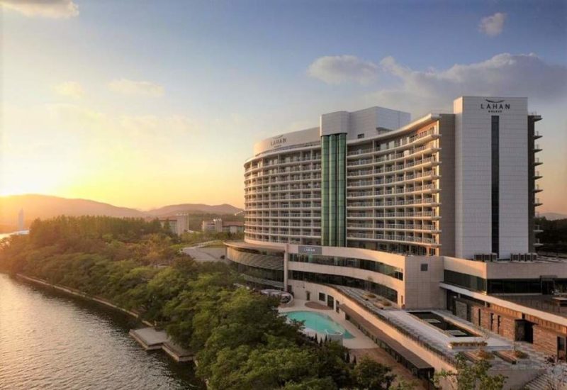 Façade et vue rivière de l'hôtel Lahan à Gyeongju - Corée du Sud | Au Tigre Vanillé