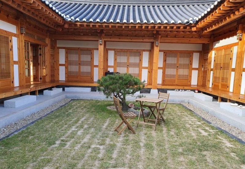 Cour de l'hôtel Sieunjae à Gyeongju - Corée du Sud | Au Tigre Vanillé