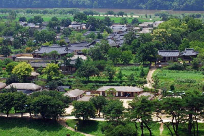 Vue aérienne de l'hôtel Hanok Rakkojae à Hahoe - Corée du Sud | Au Tigre Vanillé