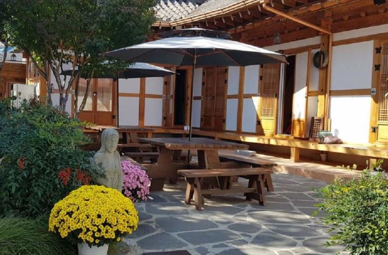 Terrasse de l'hotel Hanok House à Jeonju - Corée du Sud | Au Tigre Vanillé