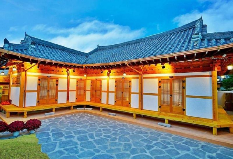 Façade de l'hotel Hanok House à Jeonju - Corée du Sud | Au Tigre Vanillé