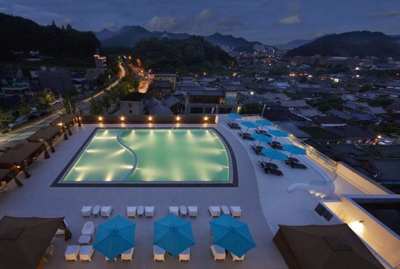 Piscine de l'hotel Lahan à Jeonju - Corée du Sud | Au Tigre Vanillé
