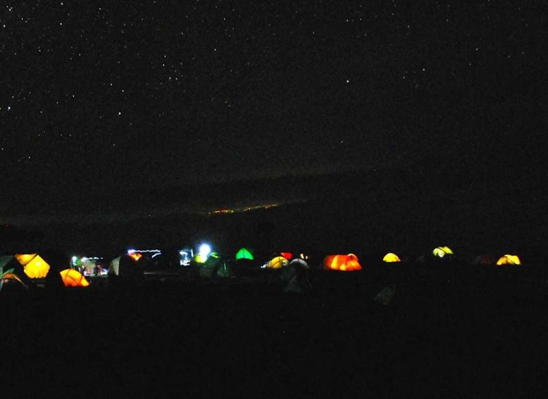 Nuit en tente sous le ciel étoilé au pied du mont Kilimandjaro - Tanzanie | Au Tigre Vanillé