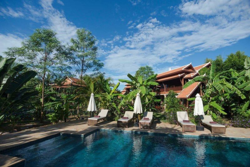 Piscine de l'hôtel Maisons Wat Kor à Battambang - Cambodge | Au Tigre Vanillé