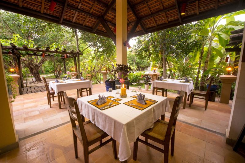 Restaurant de l'hôtel Maisons Wat Kor à Battambang - Cambodge | Au Tigre Vanillé