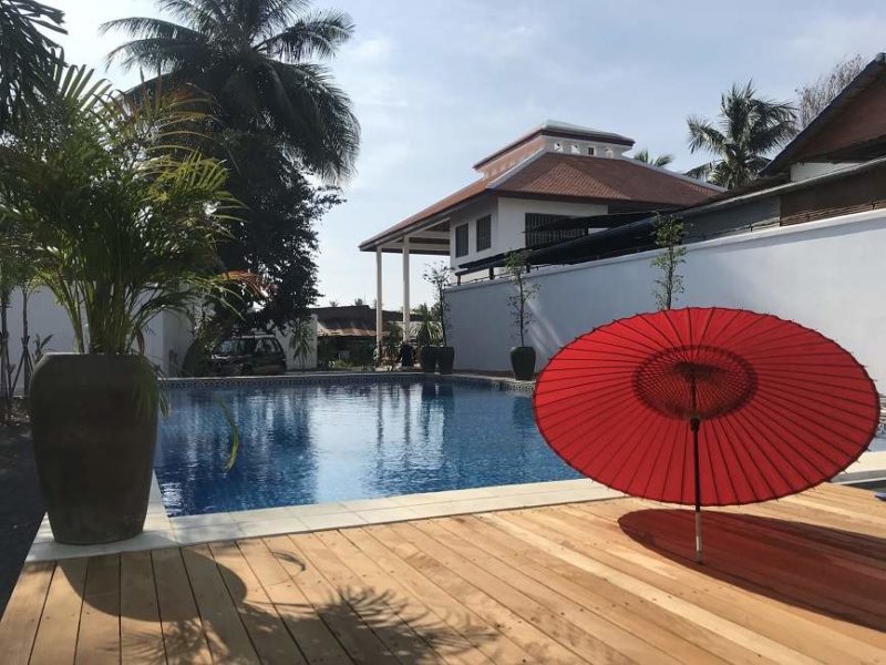 Piscine de l'hôtel Oh Battambang - Cambodge | Au Tigre Vanillé