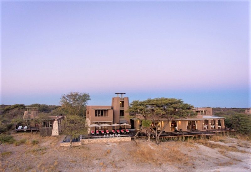 Vue aerienne de la terrasse de Onguma Fort à Etosha - Namibie | Au Tigre Vanillé