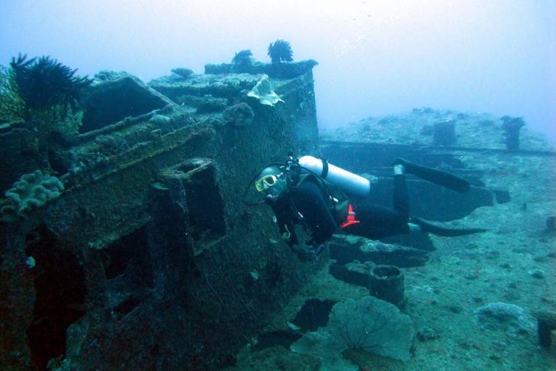 Plongée vers une épave de la Seconde Guerre Mondiale - Vanuatu | Au Tigre Vanillé