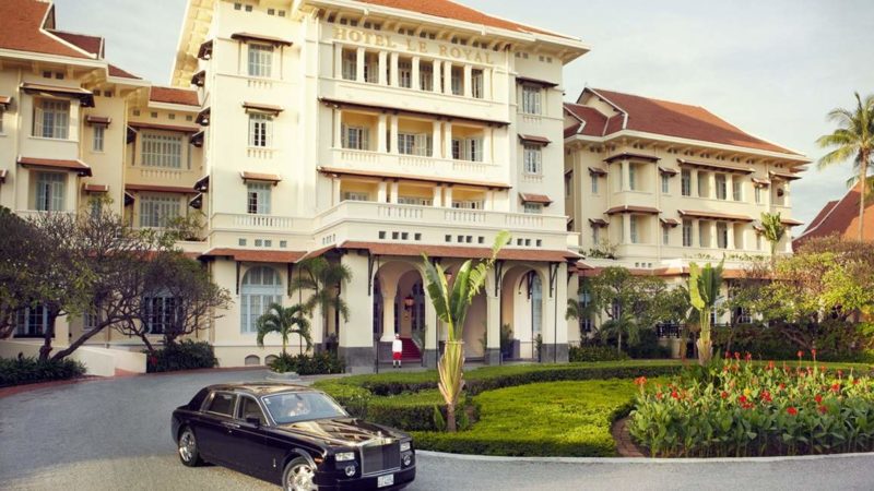 Batiment colonial de l'hôtel Raffles de Phnom Penh - Cambodge | Au Tigre Vanillé