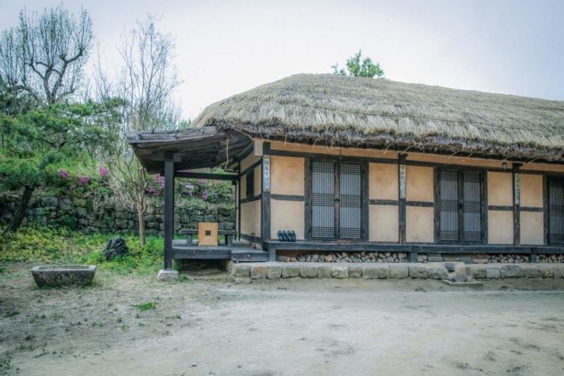 Façade de l'hôtel Hanok Rakkojae à Hahoe - Corée du Sud | Au Tigre Vanillé