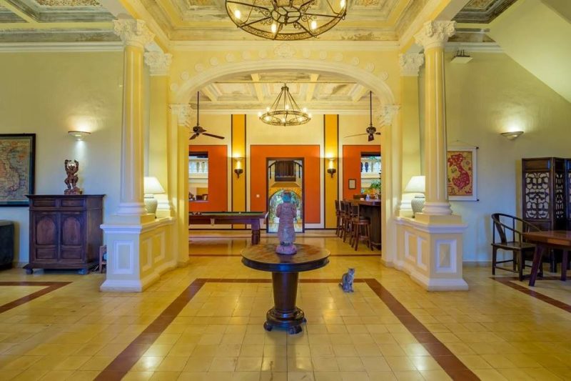 Lobby de l'hôtel relais de Chhlong vers Kratie - Cambodge | Au Tigre Vanillé
