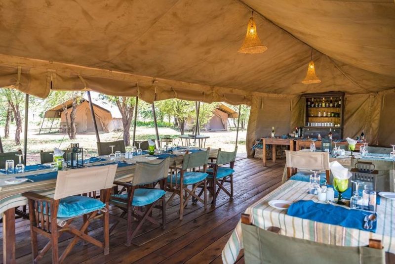 Restaurant du Ronjo Camp dans le Serengeti - Tanzanie | Au Tigre Vanillé