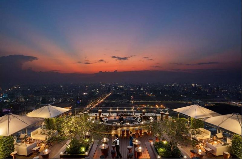 Rooftop de l'hôtel Rosewood à Phnom Penh - Cambodge | Au Tigre Vanillé