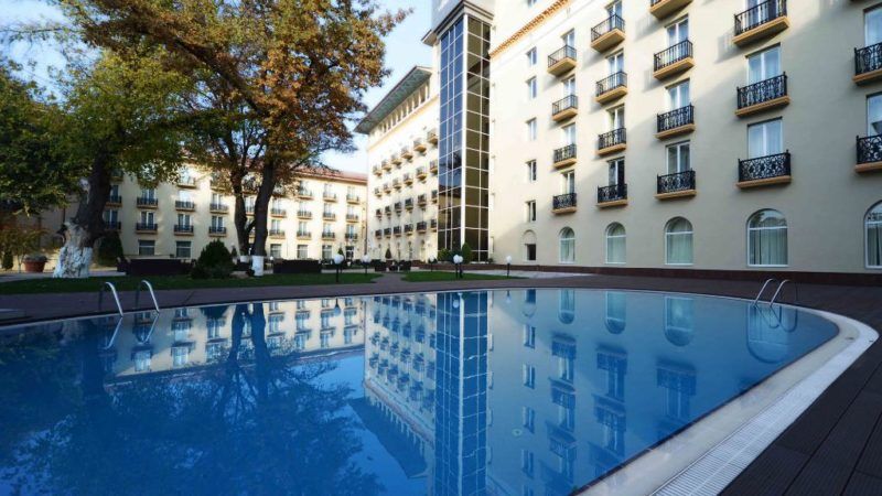 Piscine du Tashkent Palace - Ouzbékistan | Au Tigre Vanillé