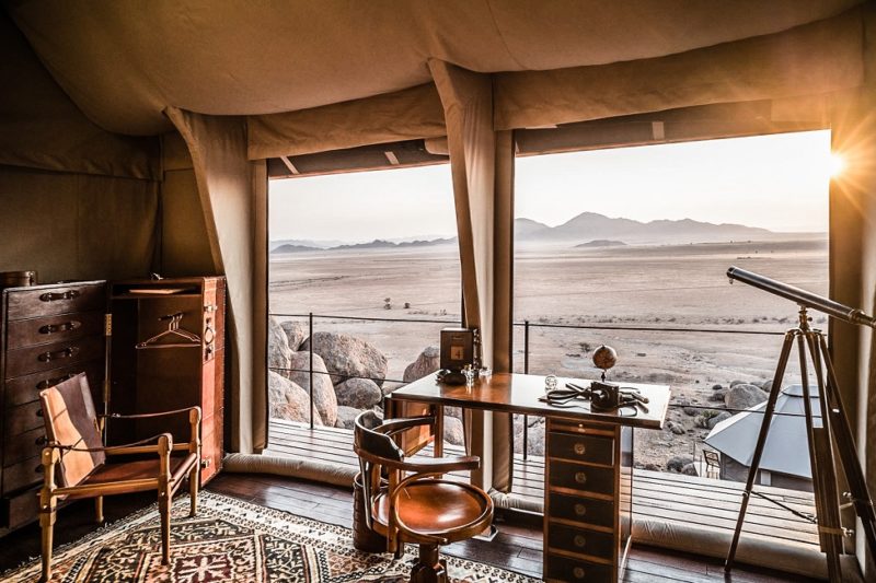 Bureau avec vue sur le désert de l'hotel Zannier à Sonop - Namibie | Au Tigre Vanillé