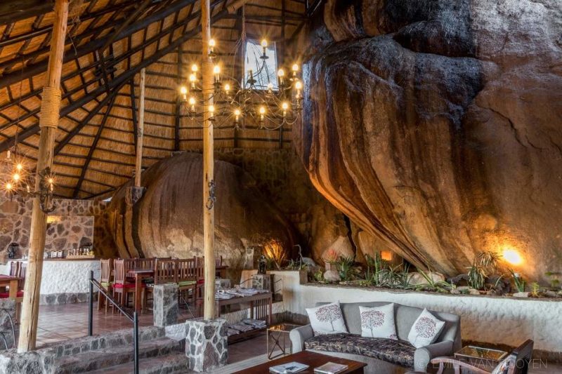 Salon de l'hôtel Big Cave Camp - Zimbabwe | Au Tigre Vanillé