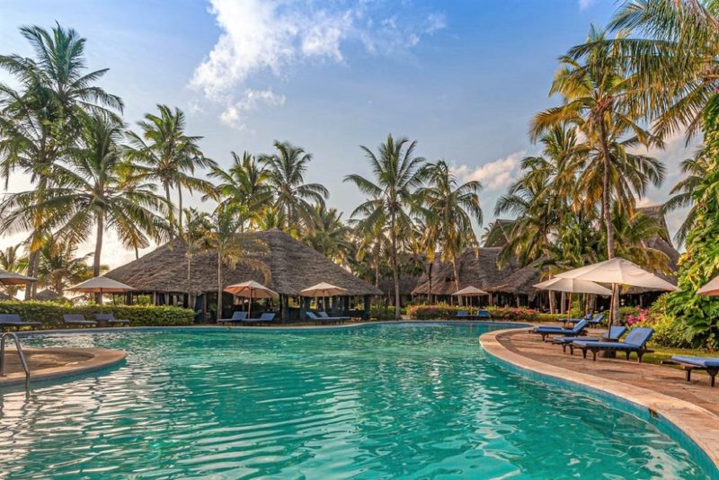 Piscine de l'hotel Breeze Beach Club à Zanzibar - Tanzanie | Au Tigre Vanillé