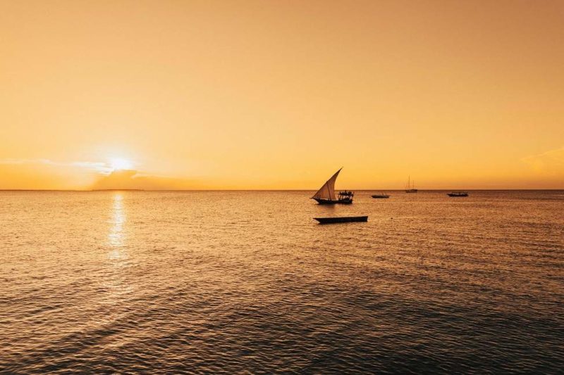 coucher-soleil-bateau-zanzibar-tanzanie Coucher de soleil sur l'océan Indien à Zanzibar - Tanzanie | Au Tigre Vanillé
