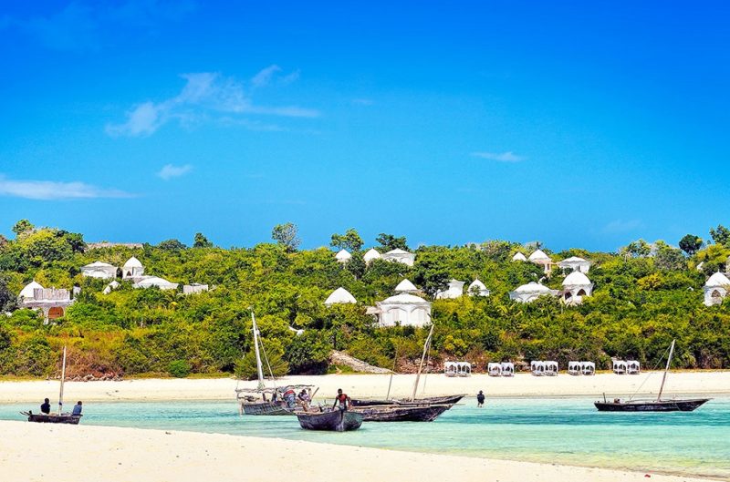 Vue depuis la plage sur l'hotel Kilindi à Zanzibar - Tanzanie | Au Tigre Vanillé